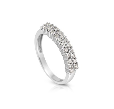 Lot 4 - White Gold Ring with Diamonds