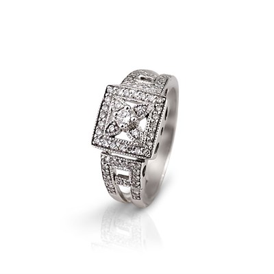Lot 8 - White Gold Ring with Diamonds