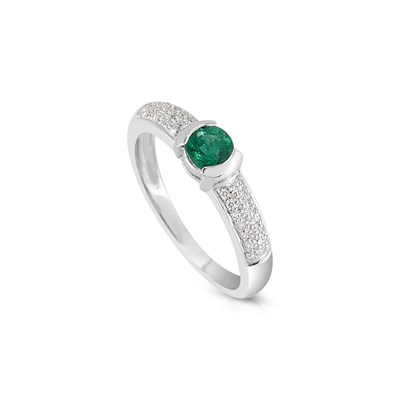 Lot 11 - White Gold Ring with Diamonds and Solitaire Emerald