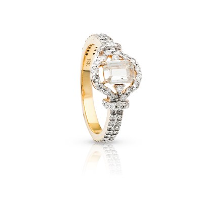 Lot 534 - 18K Gold Diamond Ring
