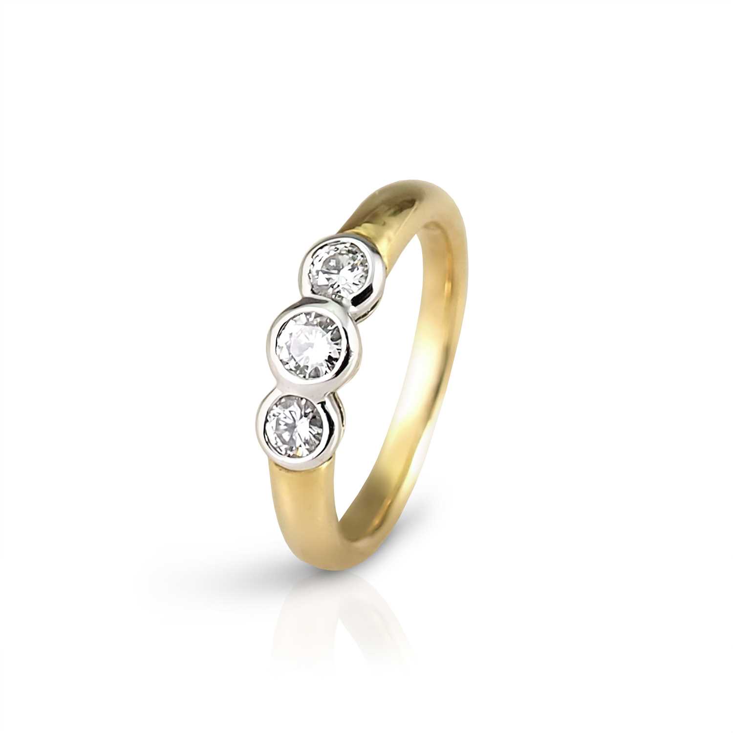 Lot 535 - 18K Gold Diamond Ring