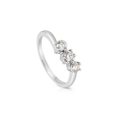 Lot 39 - White Gold Ring with Diamonds