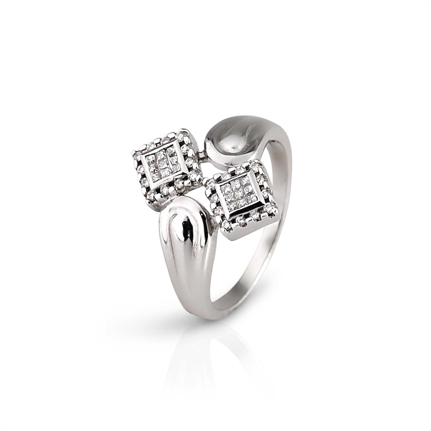 Lot 550 - 14K White Gold Diamond Ring