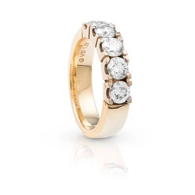 Lot 50 - Gold Ring with Diamonds