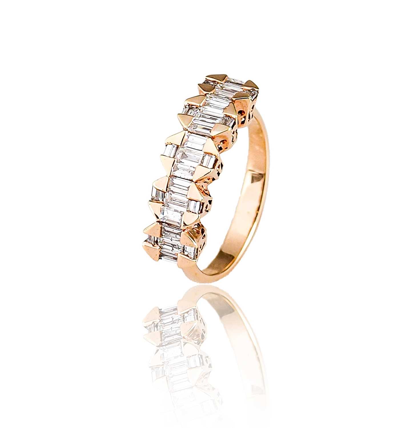 Lot 552 - Gold Ring with Diamonds