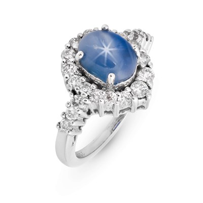 Lot 96 - 18kt White Gold Ring set with 3ct ‘Star’ Sapphire and Diamonds