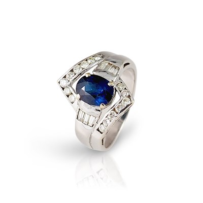 Lot 62 - White Gold Ring with Sapphire and Diamonds