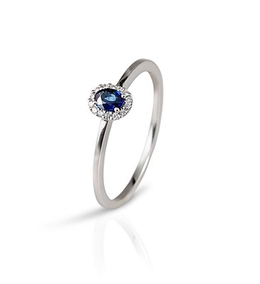 Lot 68 - White Gold Ring with Sapphire and Rosette of Diamonds