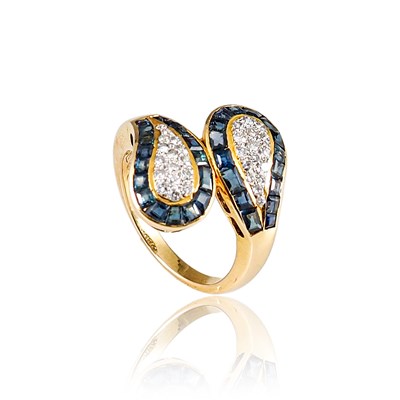 Lot 72 - Gold Ring with Diamonds and Sapphire