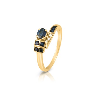 Lot 74 - Gold Ring with Sapphire and Diamonds