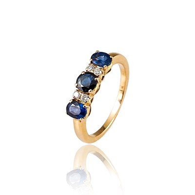 Lot 79 - Gold Ring with Sapphire and Diamonds