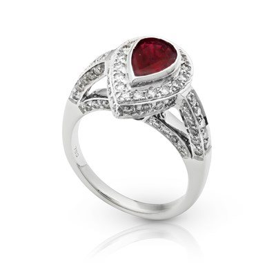 Lot 40 - Gold Ring with a 1.1 Carat Pear-Shaped Ruby and Diamonds