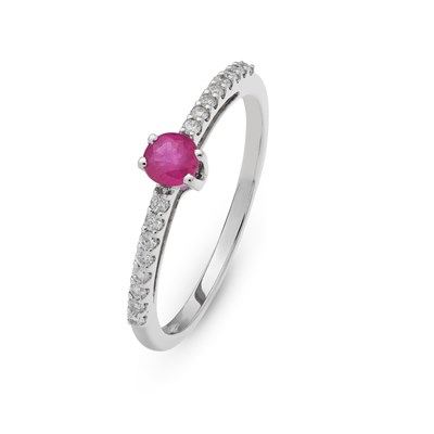 Lot 95 - White Gold Ring with Solitaire Ruby and Diamonds