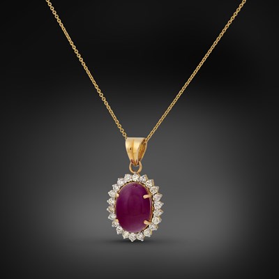 Lot 100 - Gold Pendant with a 10.2 Carats Ruby and Diamonds