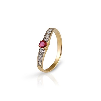Lot 104 - Gold Ring with Solitaire Ruby and Diamonds
