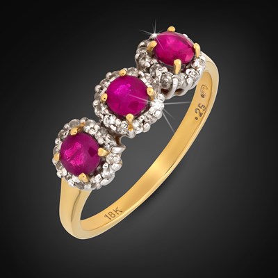 Lot 43 - Gold Ring with Ruby and Rosettes of Diamonds