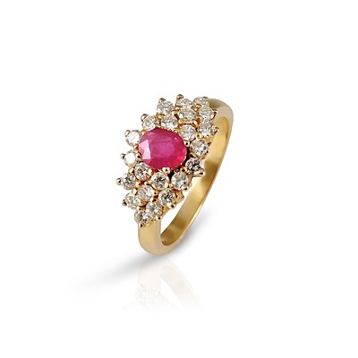 Lot 47 - Gold Ring with Ruby and Diamonds