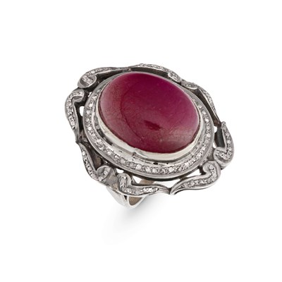 Lot 121 - Ring with Cabochon Ruby and Diamonds
