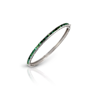 Lot 124 - Eternity Bracelet set with Emerald