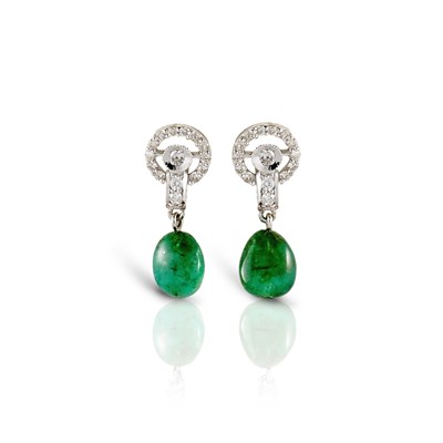 Lot 129 - Pair of White Gold Ear Pendants with Emerald and Diamonds
