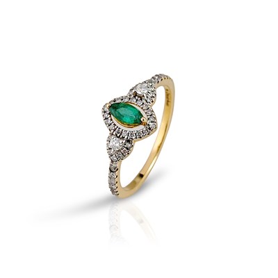 Lot 133 - Gold Ring set with Marquise-cut Emerald and Diamonds