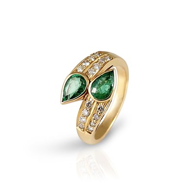 Lot 134 - Gold Ring with Pear-Cut Emerald and Diamonds