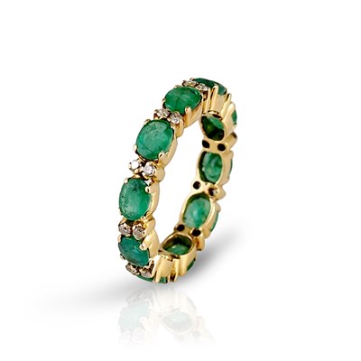 Lot 138 - Gold Eternity Ring with Emerald and Diamonds
