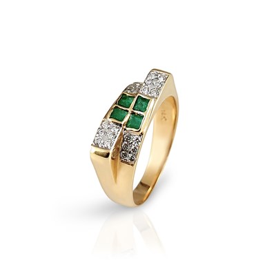 Lot 19 - 18K Gold Emerald and Diamond Ring