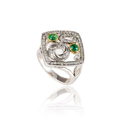 Lot 37 - Diamonds and Emerald Ring