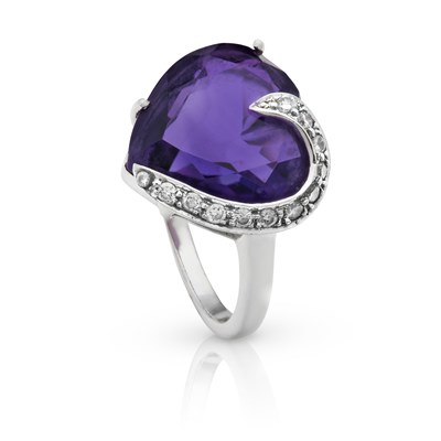 Lot 624 - Gold Ring with Amethyst and Diamonds