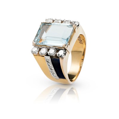 Lot 164 - Gold Ring with Aquamarine and Diamonds