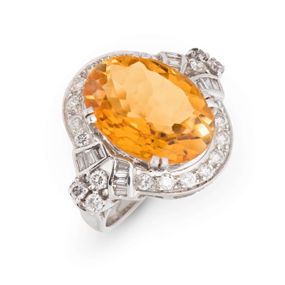 Lot 170 - Gold Ring with a 7.0 Carats Citrine and 34 Diamonds