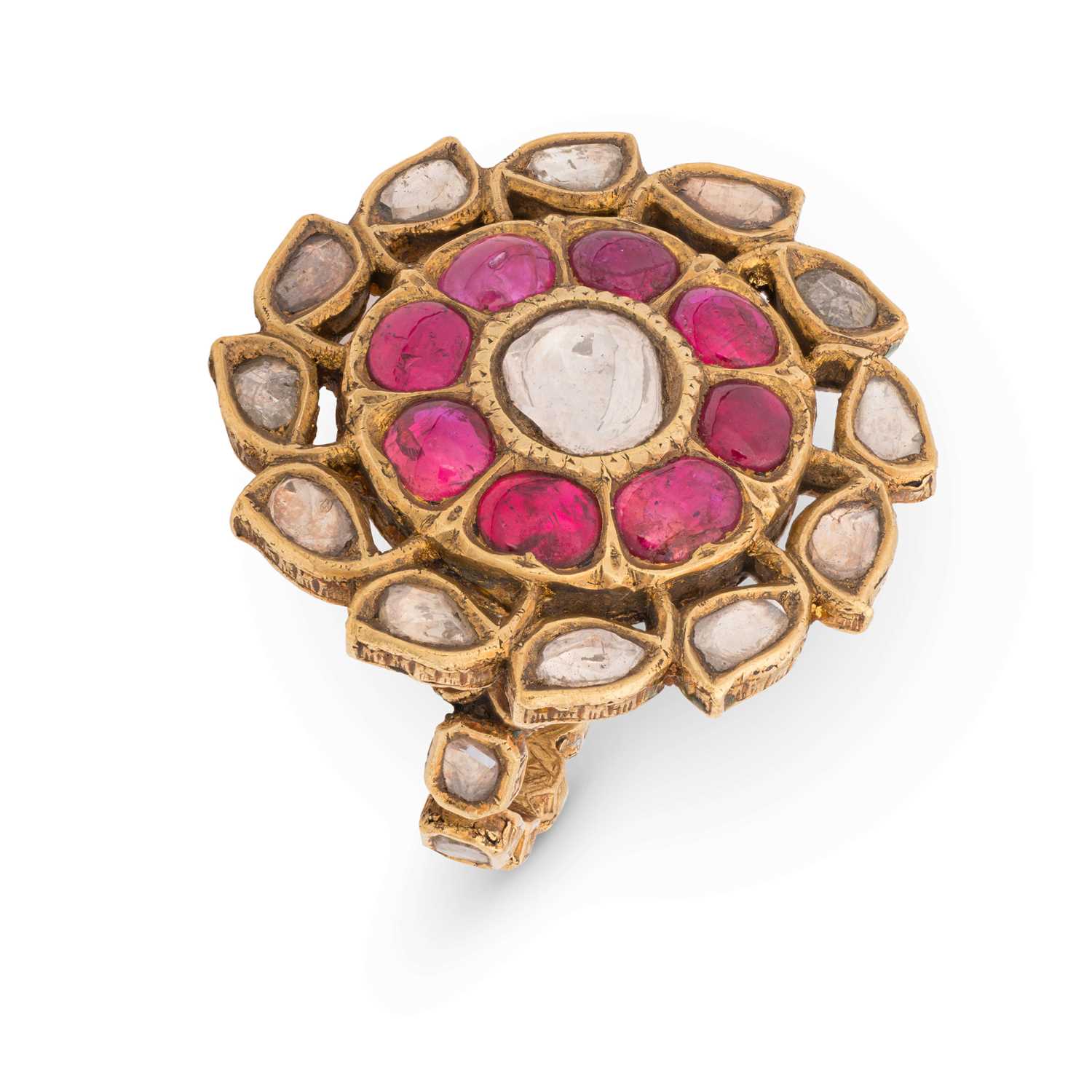 Lot 522 - A 20K Gold, Ruby, and Diamond Mughal Style Ring