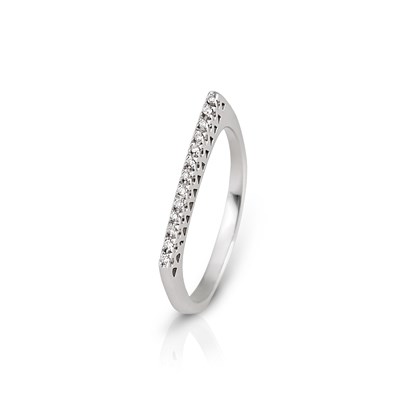 Lot 156 - 18K White Gold and Diamond Ring