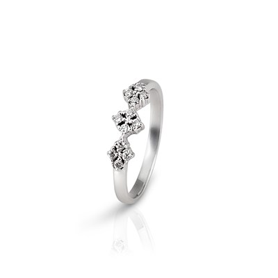 Lot 317 - White Gold Ring with Diamonds