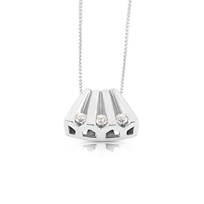 Lot 401 - 18K White Gold and Diamond Pendant