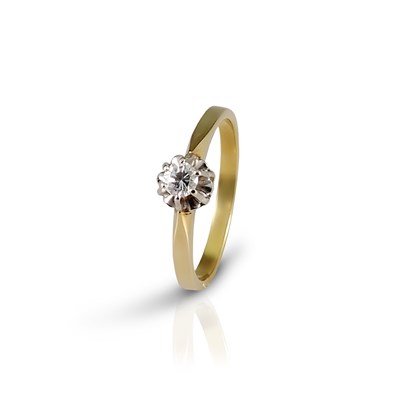 Lot 352 - Gold Ring set with Solitaire Diamond