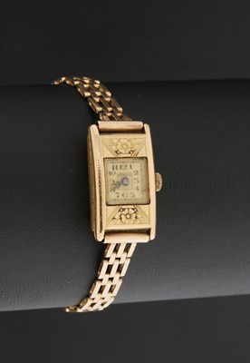 Lot 679 - An 18K Gold ‘Ruvico’ Art Deco Watch