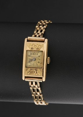 Lot 679 - An 18K Gold ‘Ruvico’ Art Deco Watch