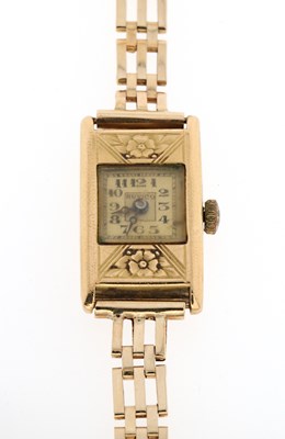 Lot 679 - An 18K Gold ‘Ruvico’ Art Deco Watch