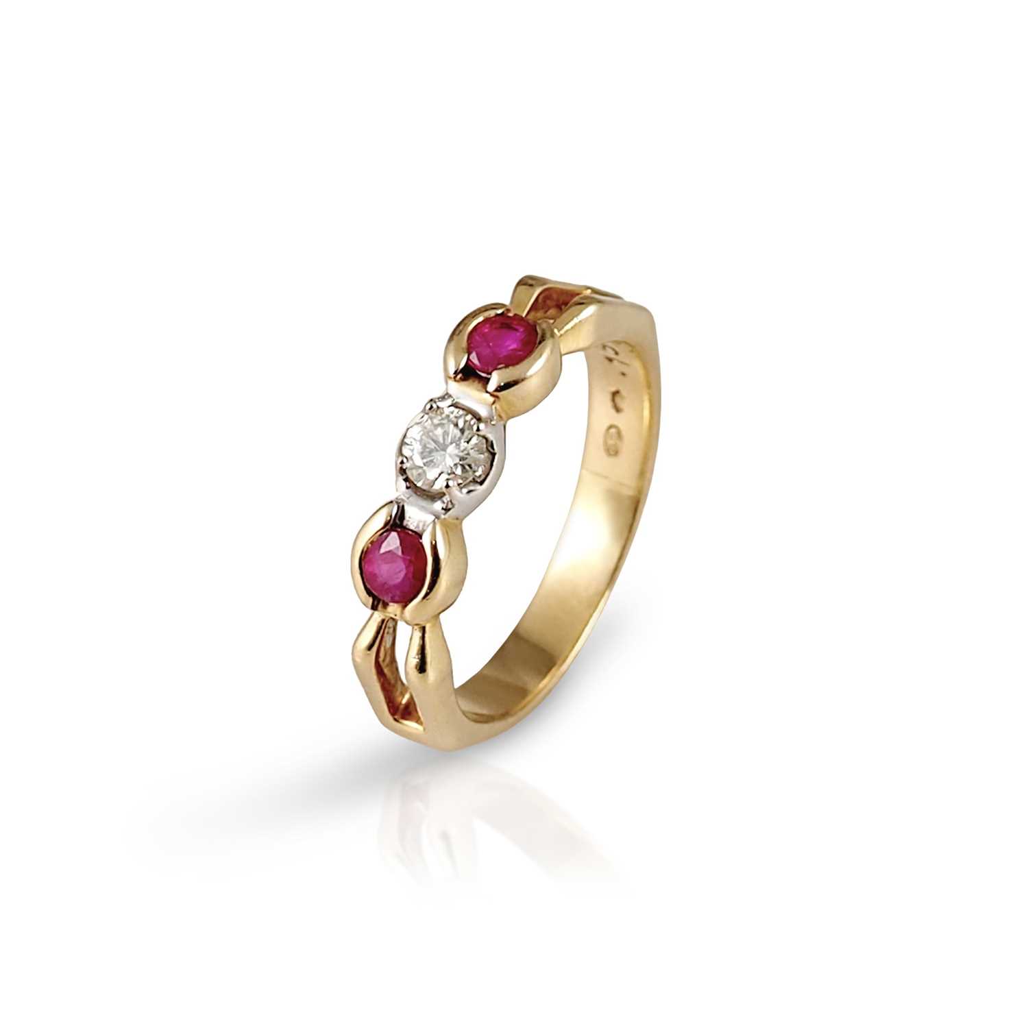 Lot 556 - 14K Gold Ruby and Diamond Ring