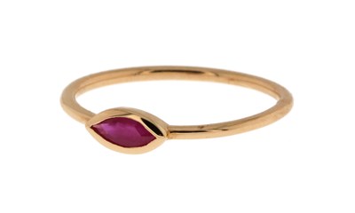 Lot 390 - Gold Ring set with Marquise - cut Ruby