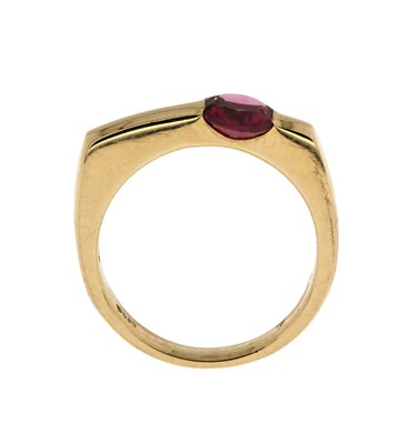 Lot 561 - 14K Gold, Ruby Ring