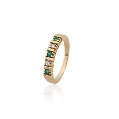 Lot 411 - Gold Ring set with Emerald and Diamond