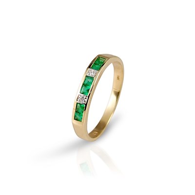 Lot 413 - Gold Ring set with Calibre - Cut Emerald and Diamonds