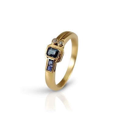 Lot 435 - Gold Ring set with Step - Cut Sapphire and Diamonds