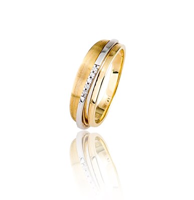 Lot 59 - 14K Gold Ring set with Diamonds