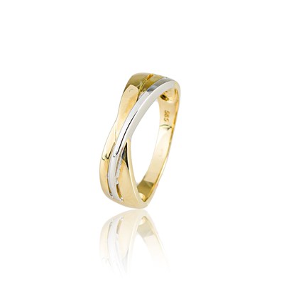 Lot 645 - Bicolour Gold Wave Ring