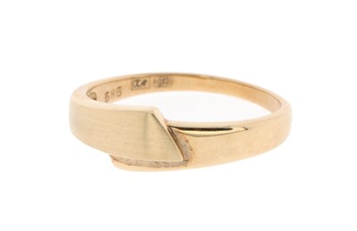Lot 1 - 14K Gold ‘Overlapping’ Ring