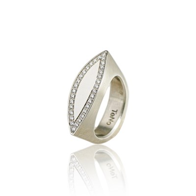 Lot 131 - A Marquise-Shaped Diamond Ring